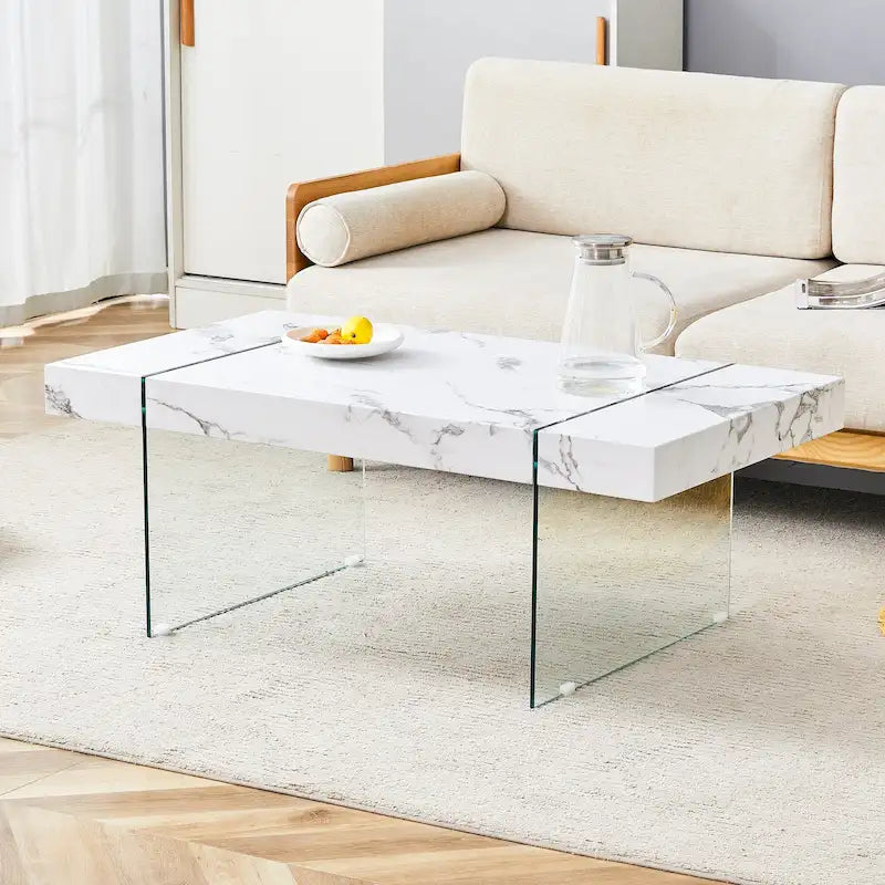 Table basse rectangulaire avec plateau effet bois et pieds en verre trempé