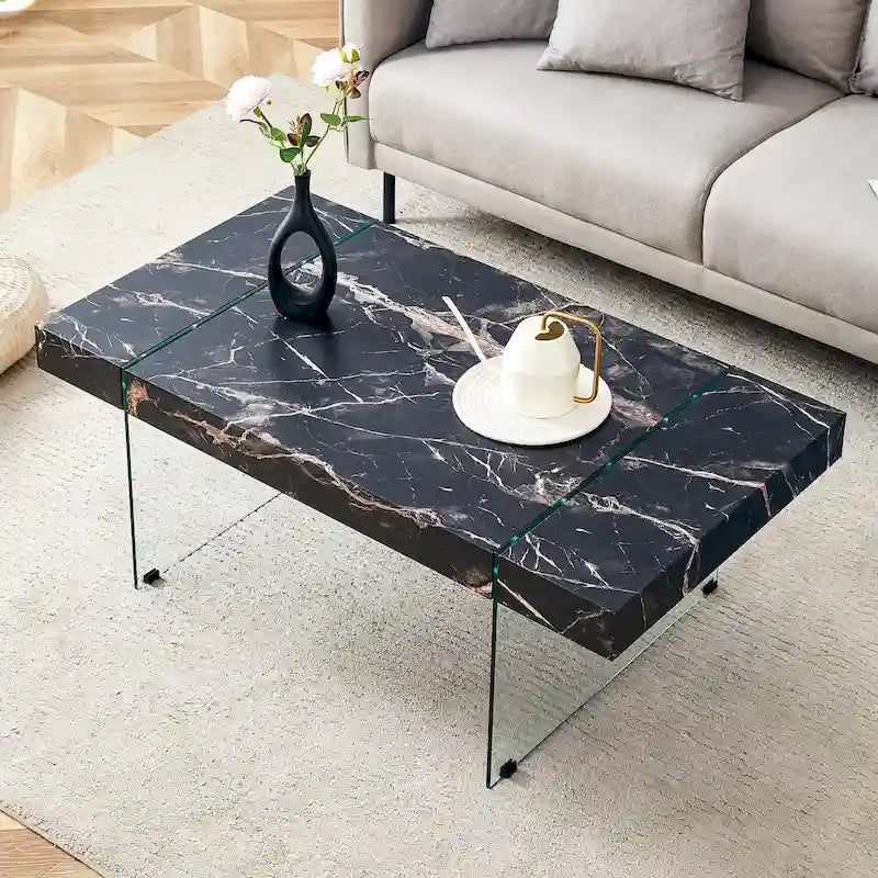 Table basse rectangulaire avec plateau effet bois et pieds en verre trempé