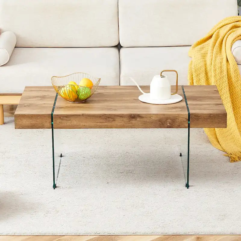 Table basse rectangulaire avec plateau effet bois et pieds en verre trempé