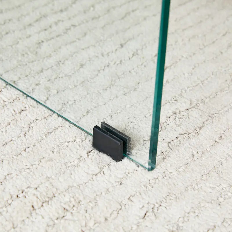 Table basse rectangulaire avec plateau effet bois et pieds en verre trempé