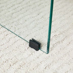 Table basse rectangulaire avec plateau effet bois et pieds en verre trempé