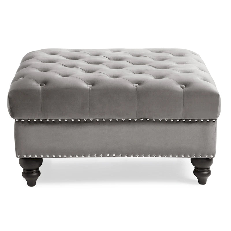 Grand pouf capitonné en velours avec détails cloutés