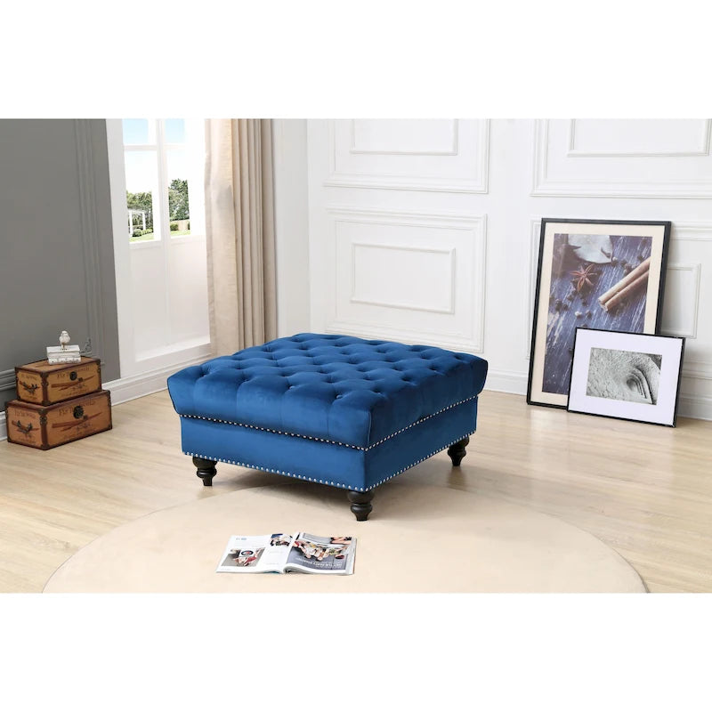 Grand pouf capitonné en velours avec détails cloutés
