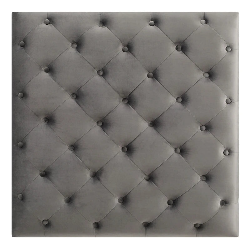 Grand pouf capitonné en velours avec détails cloutés