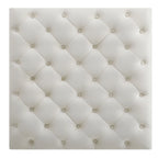 Grand pouf capitonné en velours avec détails cloutés