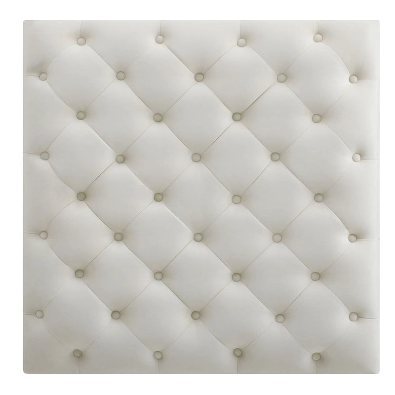 Grand pouf capitonné en velours avec détails cloutés