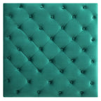 Grand pouf capitonné en velours avec détails cloutés