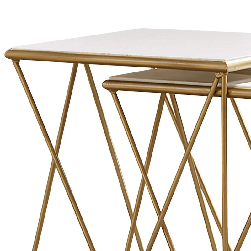 Tables gigognes 2 pièces en marbre blanc avec piètement géométrique doré