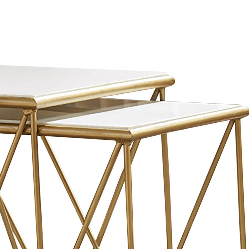 Tables gigognes 2 pièces en marbre blanc avec piètement géométrique doré