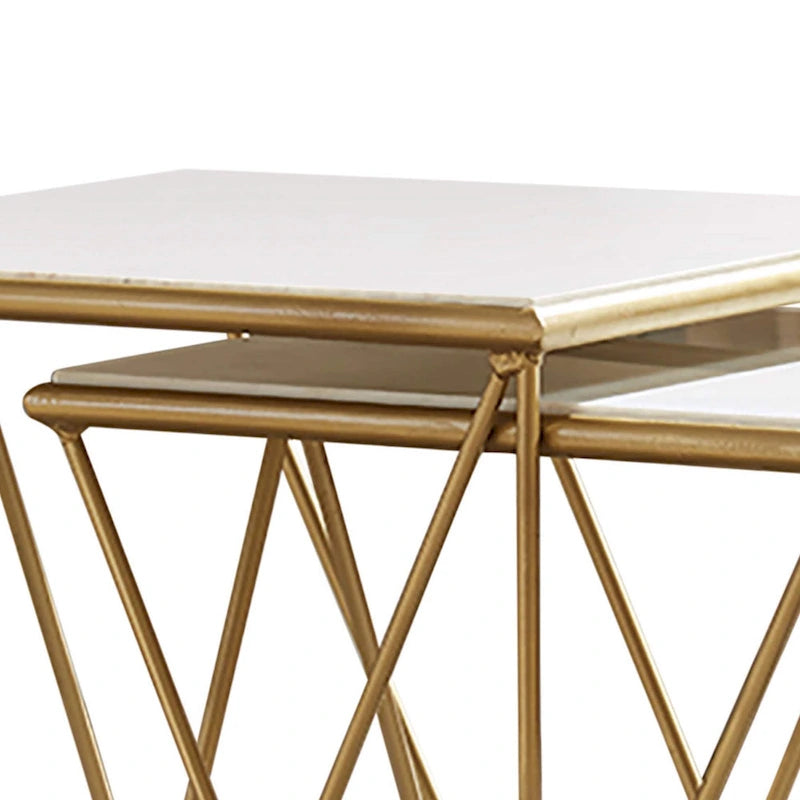Tables gigognes 2 pièces en marbre blanc avec piètement géométrique doré