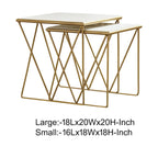 Tables gigognes 2 pièces en marbre blanc avec piètement géométrique doré